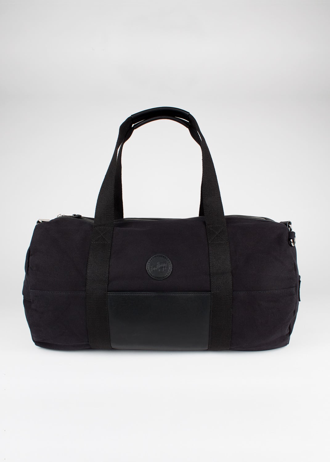 Duffle_bag_black_side_01_1071x1500px